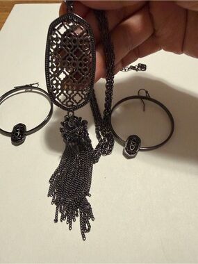 Kendra Scott Rayne necklace and Elora Hoop earrings